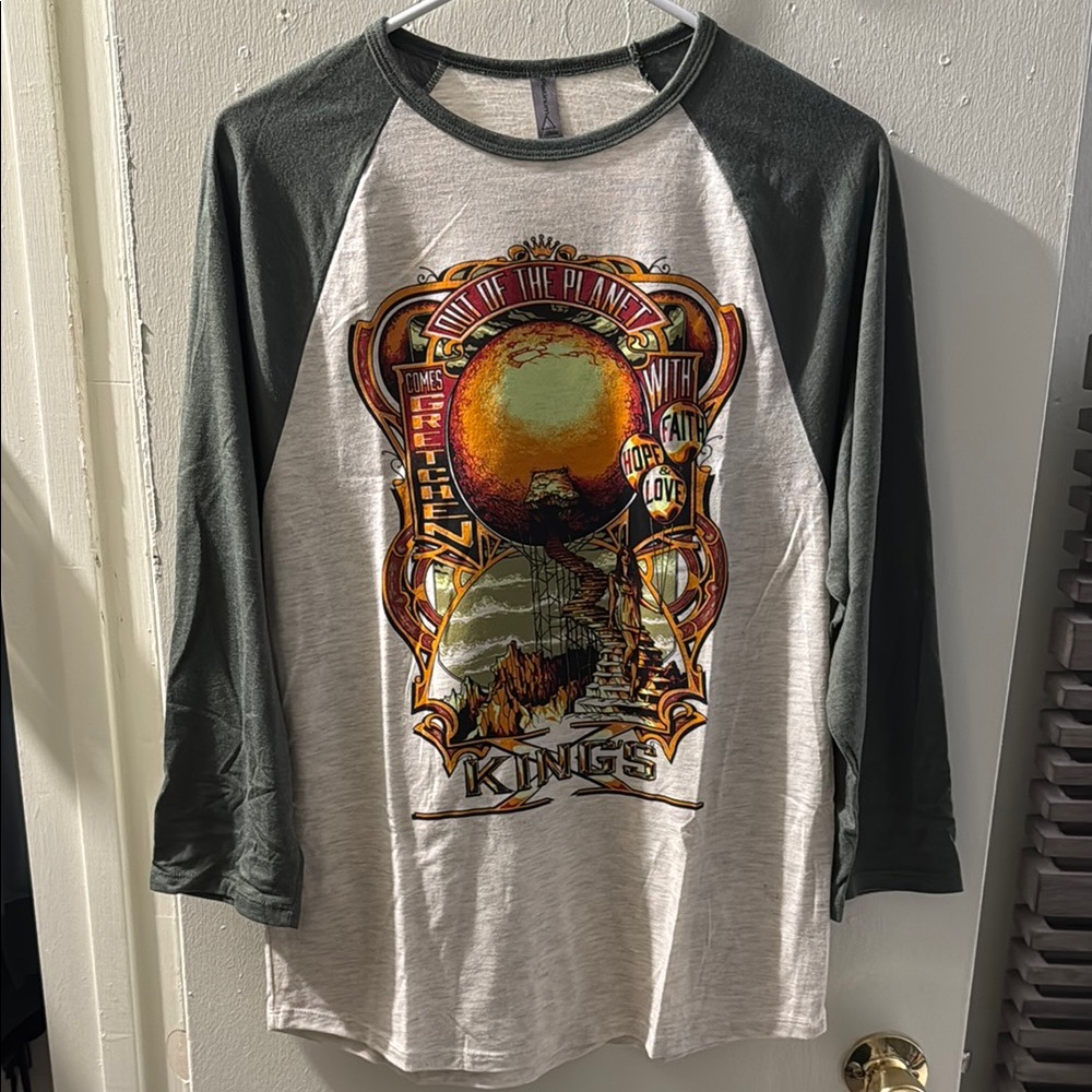 Graphic Raglan Tee with King’s X Design